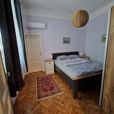 Appartamento Етаж От Къща С Двор Burgas Esterno foto