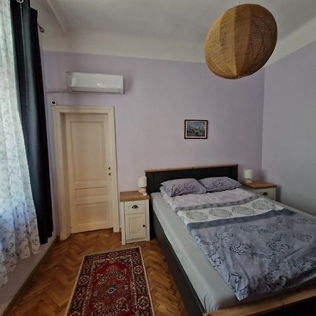 Appartamento Етаж От Къща С Двор Burgas Esterno foto