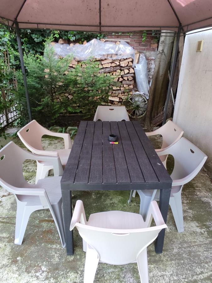Appartamento Етаж От Къща С Двор Burgas Esterno foto