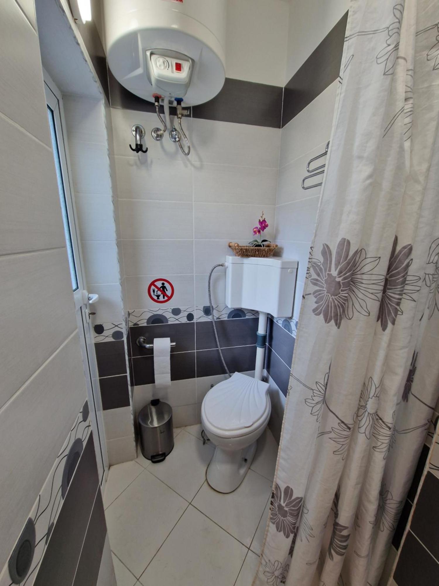 Appartamento Етаж От Къща С Двор Burgas Esterno foto